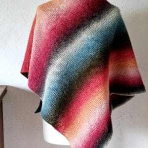Ręcznie robiona chusta na drutach – detal wzoru