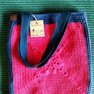 torba-bawelniana-boho-handmade-czerwono-granatowa-front Ręcznie szydełkowana torba boho w kolorze czerwono-granatowym – widok z przodu