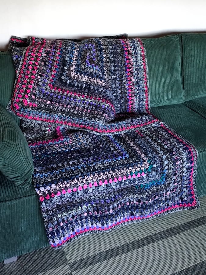 Unikalny pled handmade w stylu boho z włóczek z odzysku