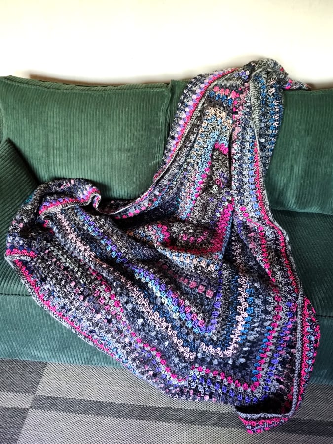 Unikalny pled handmade wykonany na szydełku z różnych włóczek