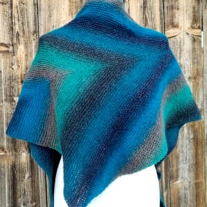 Chusta ręcznie robiona z wełny w kształcie strzałki