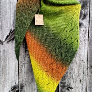 Wełniana chusta wiosenna – zieleń, miód i pomarańcz, asymetryczna
