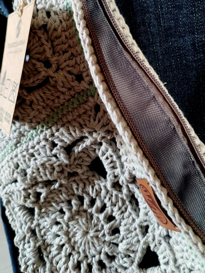 Szara nerka szydełkowa handmade z zamkiem i wodoodporną podszewką